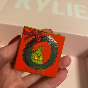 Kylie x Grinch shimmer eye shadow